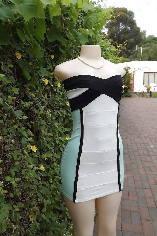 Body hugging strapless dress in blocked white and light turquiose.Size 30/6.Black accented bust.