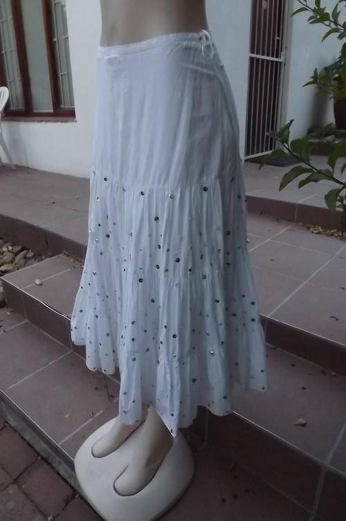 White lined 100% cotton tiered skirt in size 34/10. A must have for the summer! As new