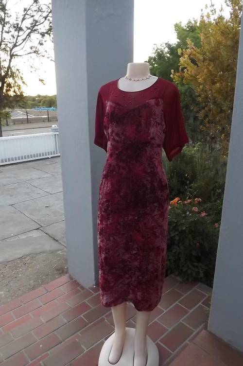 Fabulous maroon dress in size 40/16. Empire style. Embellished on front. Two layers.