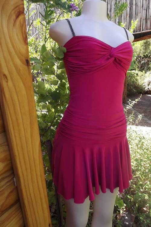 Sexy pink strappy dress in stretch polyester. Size 32/8 by Paocthip. Short flare skirt. As new.