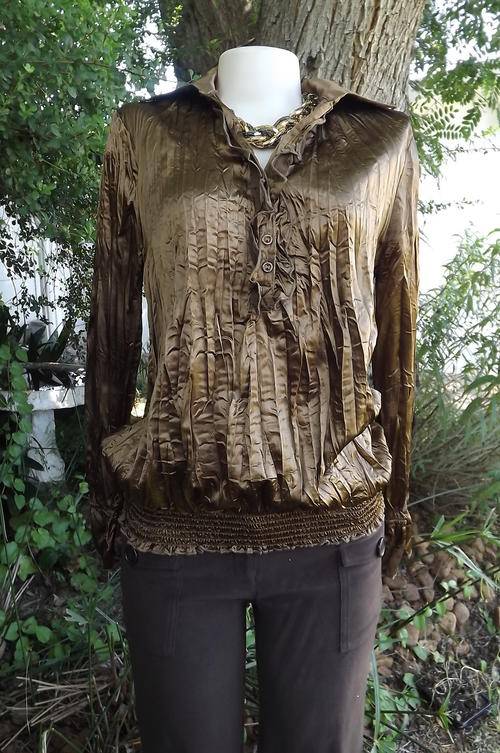 Lovely golden brown silky Oasis by Foschini top with permanent pleats. Size 38/14
