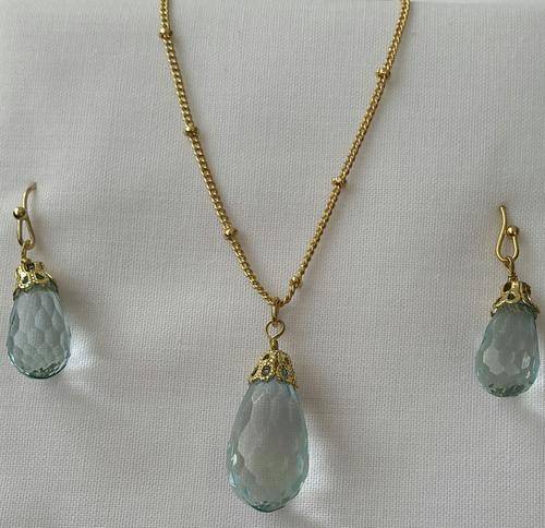 BEAUTIFUL NECKLACE AND EARRING SET GOLD PLATED