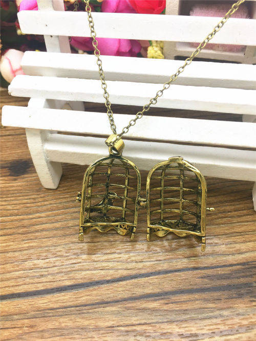 Essential Oil Aromatherapy  Locket Necklace!! STUNNING DESIGN**-