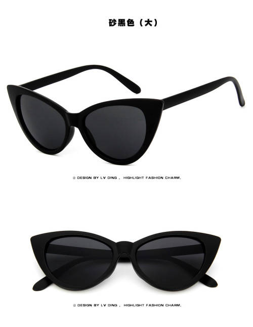 Stunning ladies Sunglasses, in a variance of colors!! Free pouch included..
