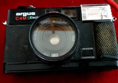 COLLECTION VINTAGE CAMERAS AND BAGS  !! SEE DESCRIPTION!!