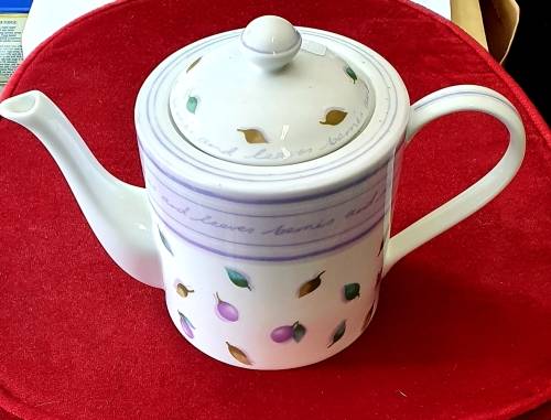 MARK & SPENCER. BERRIES AND LEAVES HIGH TEA SET. AS GOOD AS NEW. 21 PIECE SET.