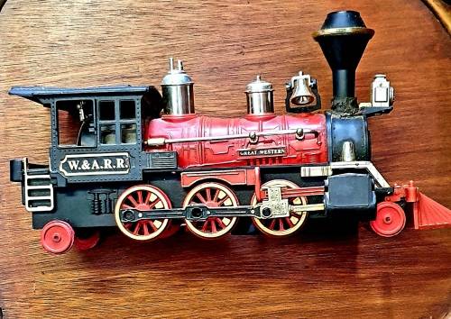 VINTAGE GREAT WESTERN W.& A.R.R. STEAM LOCOMOTIVE . 32 CM LONG.