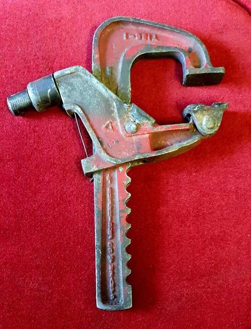 ANTIQUE METAL CLAMP ( A )