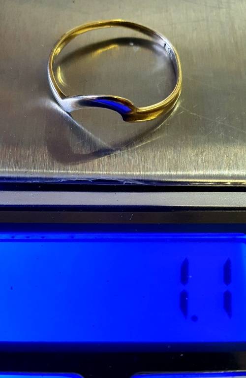 ANTIQUE 9 CT GOLD SIZE 7  RING. 1.1GRAMS.