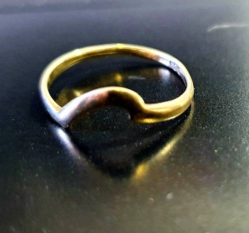 ANTIQUE 9 CT GOLD SIZE 7  RING. 1.1GRAMS.
