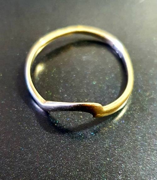 ANTIQUE 9 CT GOLD SIZE 7  RING. 1.1GRAMS.