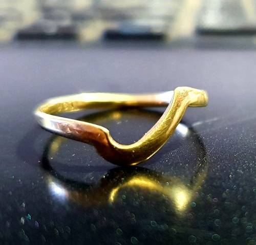 ANTIQUE 9 CT GOLD SIZE 7  RING. 1.1GRAMS.
