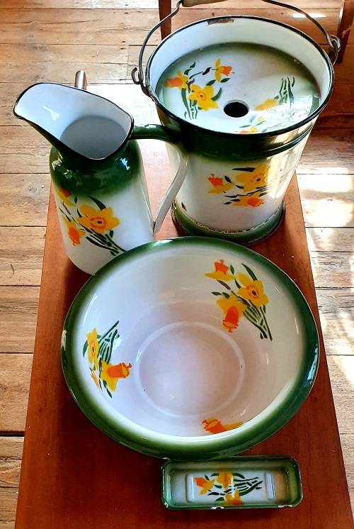 1930s 5 PIECE ENAMELWARE BATHROOM SET !! EXCEPTIONAL CONDITION !! SEE DETAIL DESCRIPTION !!