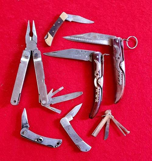 7 X ANTIQUE / VINTAGE FOLDING KNIFES . SELLING AS RESTOURATION JOBLOT.