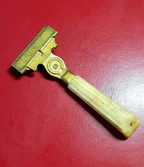 ANTIQUE EVERSHARP SCHICK CANADA RAZOR