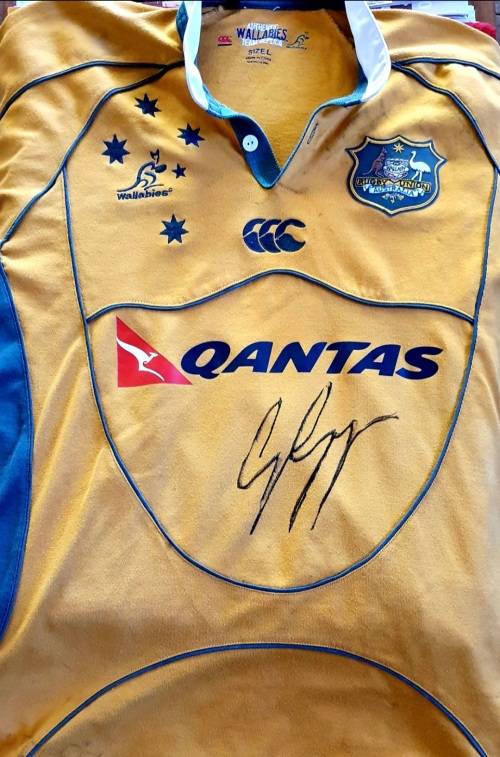 AUTHENTIC WALLABIES TEAM REPLICA JERSEY. SIGNED BY GEORGE GREGAN. L. 2000