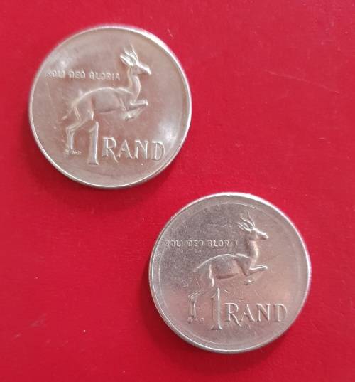 2 X 1977 ONE RAND COINS. AU.