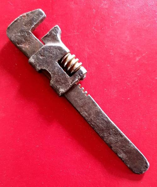 ANTIQUE MINATURE BABY MONKEY WRENCH !! ULTRA SCARCE FIND ! 14CM LONG.
