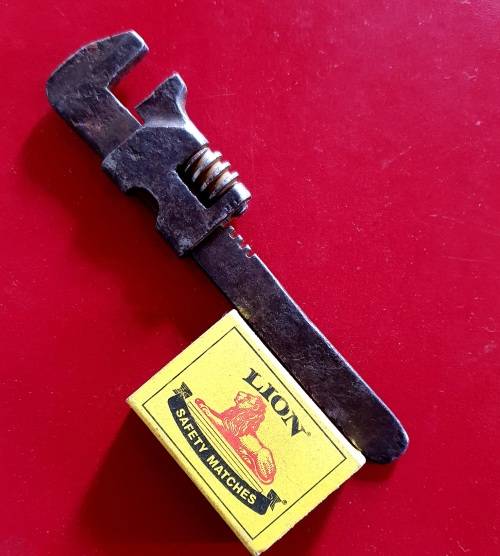 ANTIQUE MINATURE BABY MONKEY WRENCH !! ULTRA SCARCE FIND ! 14CM LONG.