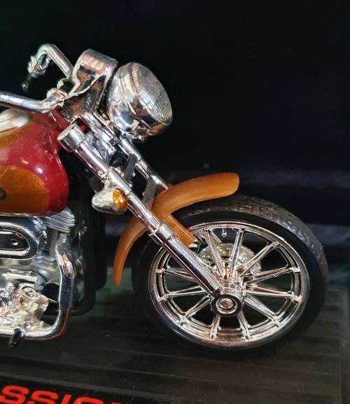 HARLEY DAVIDSON 1/10 DIE CAST WITH PLASTIC DETAIL CLASSIC RANGE MODEL ( A )