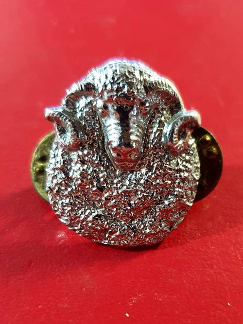 ANTIQUE METAL RAM BROOCH. VERY FINE DETAIL.