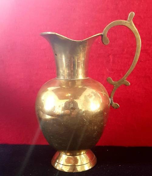 ANTIQUE  SOLID HEAVY BRASS WATER / WINE PITCHER. 22 CM HIGH.