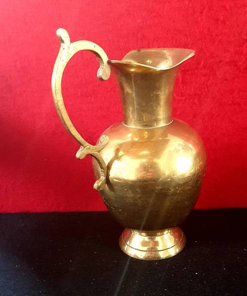 ANTIQUE  SOLID HEAVY BRASS WATER / WINE PITCHER. 22 CM HIGH.