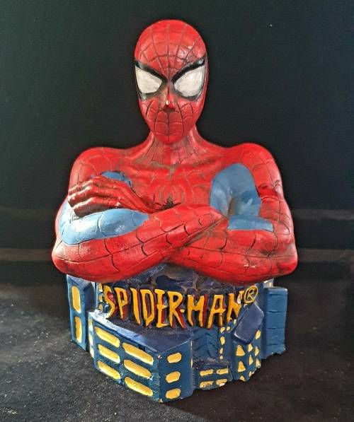 VINTAGE CERAMIC SPIDER MAN BUST . 12CM HIGH X 28 CM CIRC.