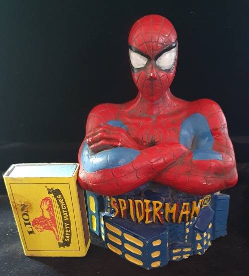 VINTAGE CERAMIC SPIDER MAN BUST . 12CM HIGH X 28 CM CIRC.