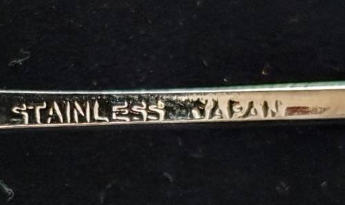 6 X VINTAGE PORCELAIN and STAINLESS TEASPOONS. FLOWER DESIGN. STUNNING DETAIL !!