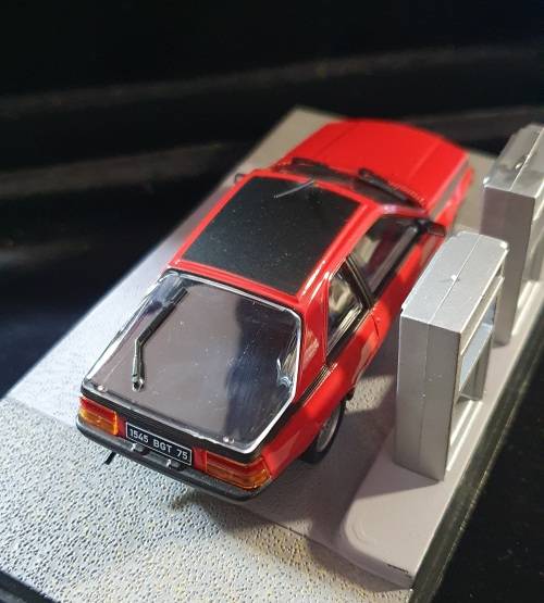 DIE CAST RENAULT FUEGO 1:43 A VIEW TO KILL. JAMES BOND 007 CAR MODEL . MINT.BOXED.