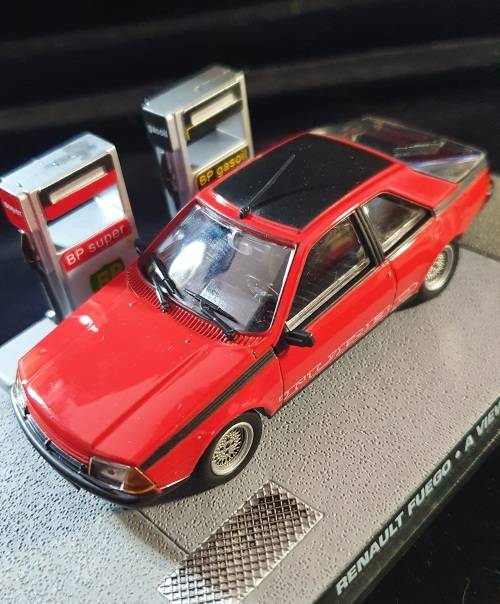 DIE CAST RENAULT FUEGO 1:43 A VIEW TO KILL. JAMES BOND 007 CAR MODEL . MINT.BOXED.