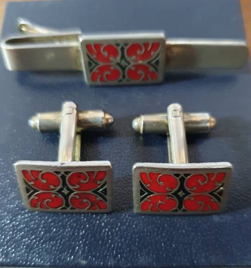ANTIQUE ENAMEL INLAY CUFFLINKS AND TIE CLIP
