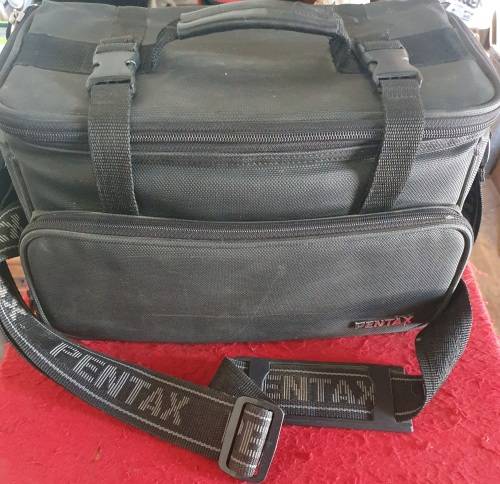 CANON EOS 10D CAMERA WITH ZOOM LENS EF 28-80MM . 58MM. PLUS BAG ETC.