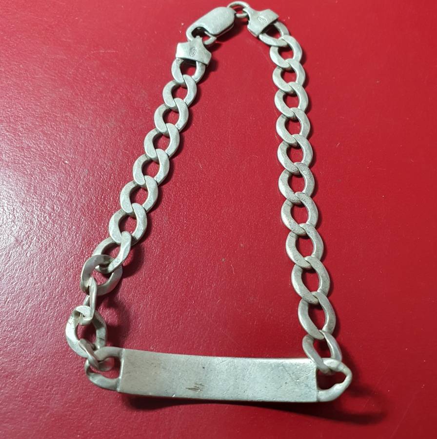 SILVER CHAIN BRACELET . 14.2 GRAMS.