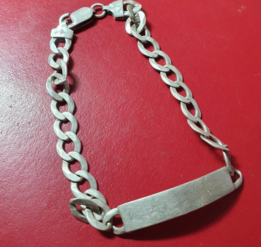 SILVER CHAIN BRACELET . 14.2 GRAMS.