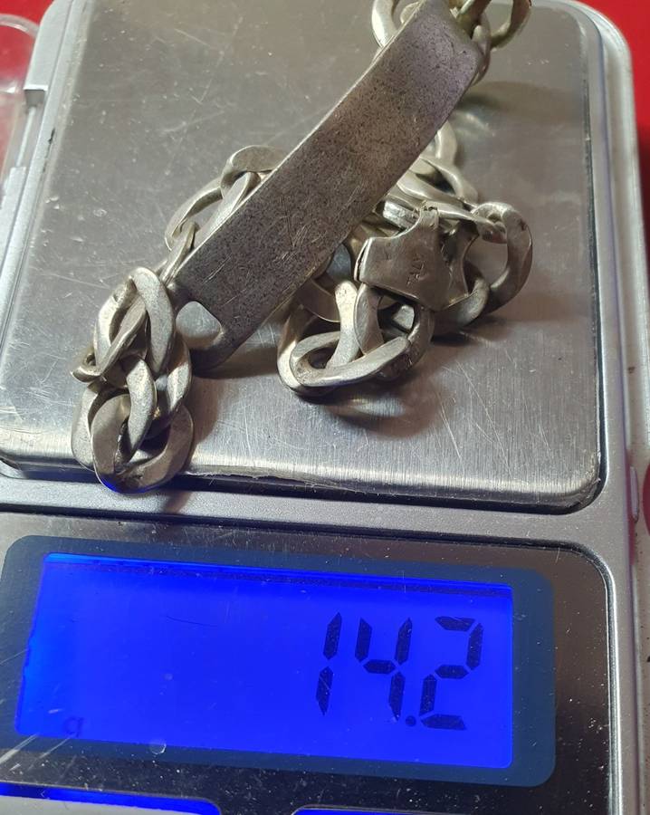 SILVER CHAIN BRACELET . 14.2 GRAMS.