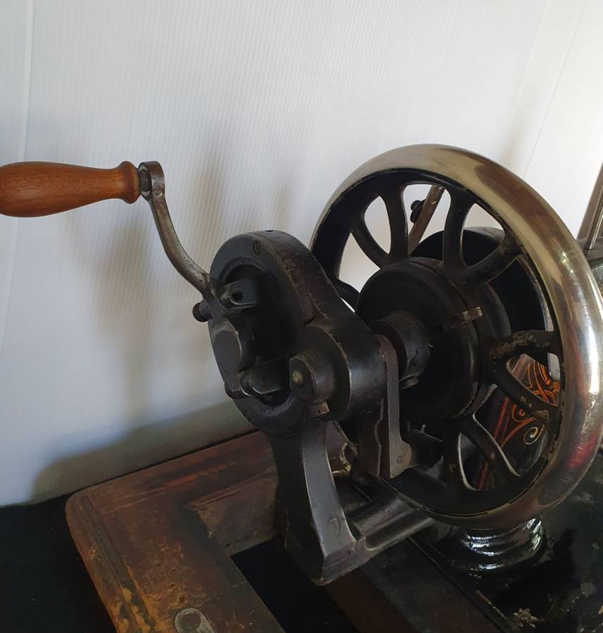 1890 GRITZNER DURLACH SEWING MACHINE . WITH ORIGINAL BOX. 130 YEARS OLD !!