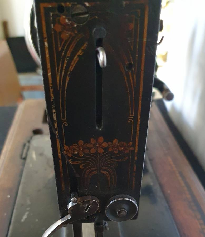 1890 GRITZNER DURLACH SEWING MACHINE . WITH ORIGINAL BOX. 130 YEARS OLD !!