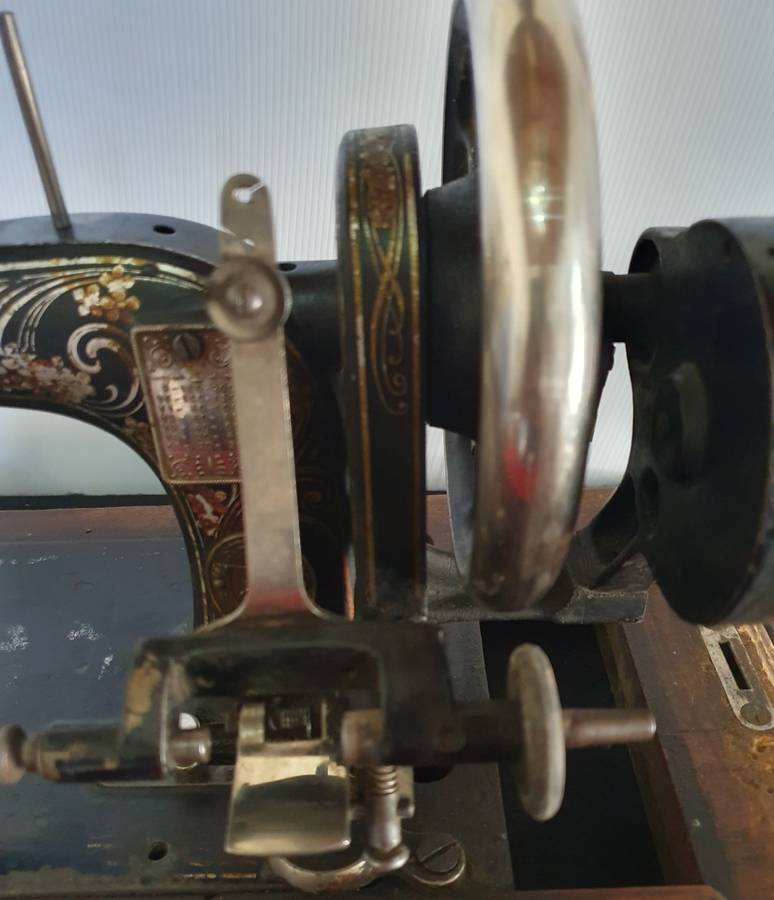 1890 GRITZNER DURLACH SEWING MACHINE . WITH ORIGINAL BOX. 130 YEARS OLD !!