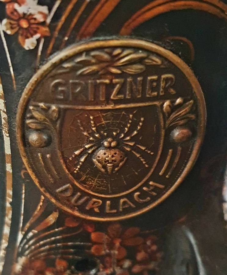 1890 GRITZNER DURLACH SEWING MACHINE . WITH ORIGINAL BOX. 130 YEARS OLD !!