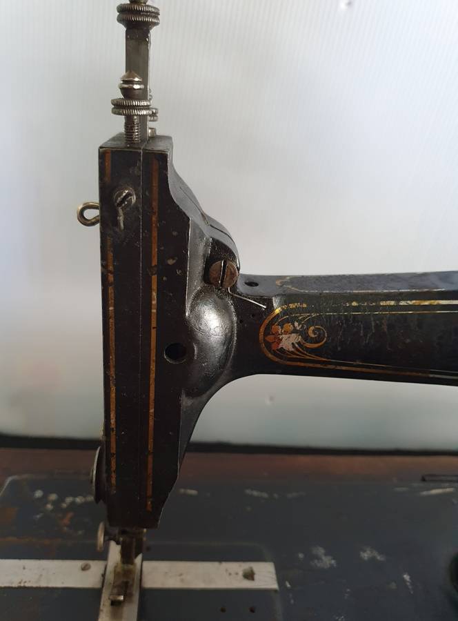 1890 GRITZNER DURLACH SEWING MACHINE . WITH ORIGINAL BOX. 130 YEARS OLD !!