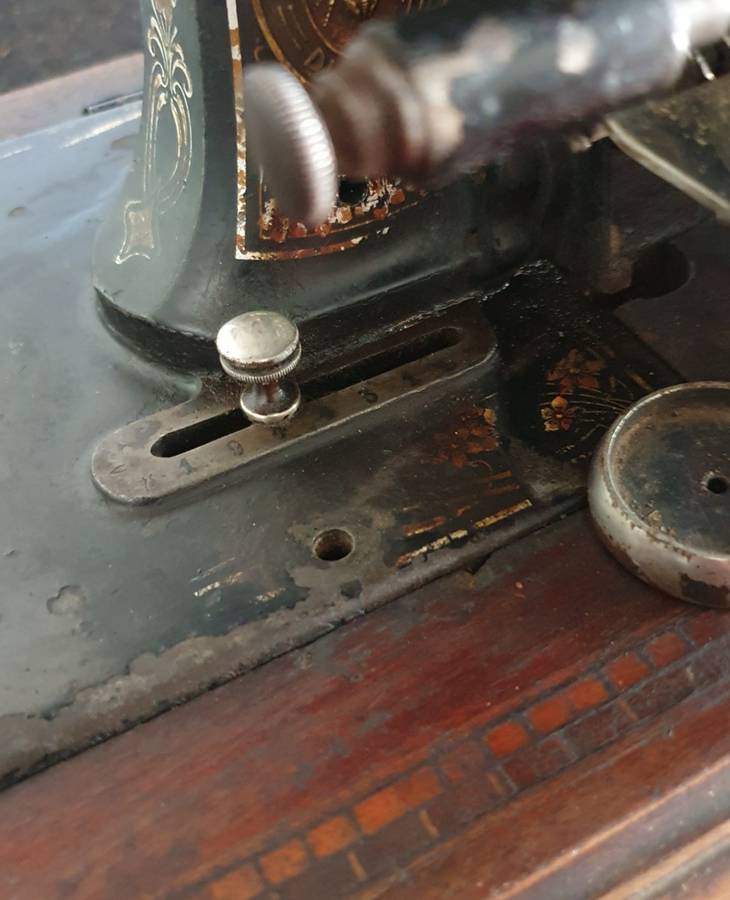 1890 GRITZNER DURLACH SEWING MACHINE . WITH ORIGINAL BOX. 130 YEARS OLD !!