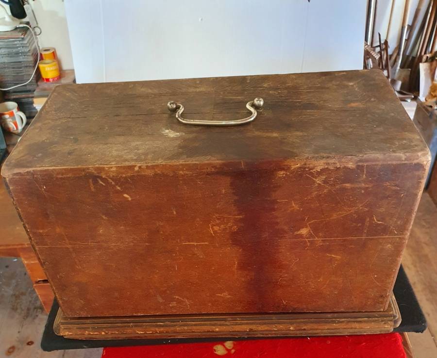 1890 GRITZNER DURLACH SEWING MACHINE . WITH ORIGINAL BOX. 130 YEARS OLD !!