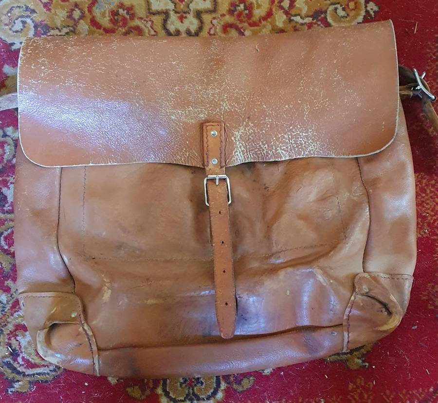 1940s HUGE THICK LEATHER POSTMAN LETTER BAG. ALL INTACT.