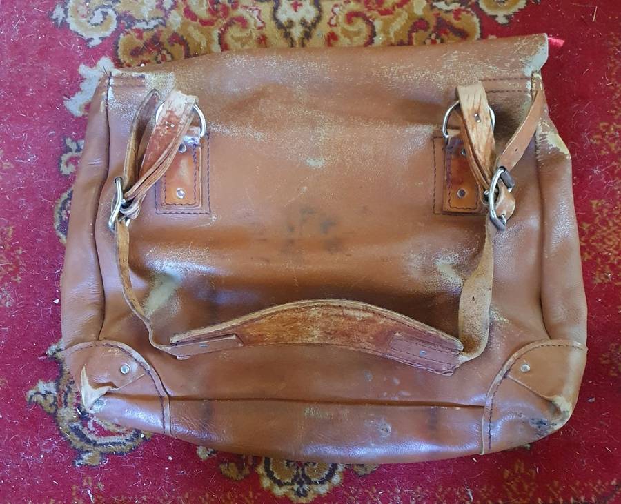 1940s HUGE THICK LEATHER POSTMAN LETTER BAG. ALL INTACT.