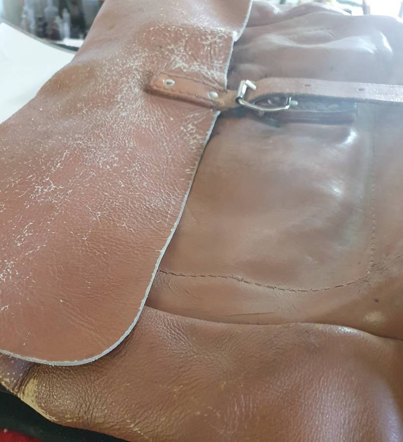 1940s HUGE THICK LEATHER POSTMAN LETTER BAG. ALL INTACT.