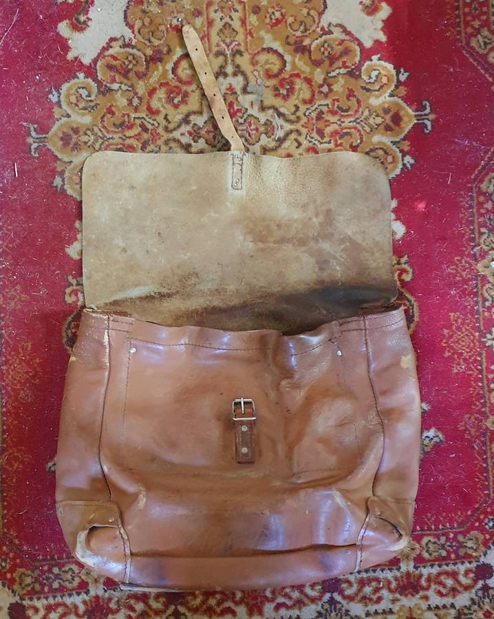 1940s HUGE THICK LEATHER POSTMAN LETTER BAG. ALL INTACT.