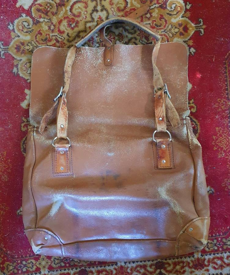 1940s HUGE THICK LEATHER POSTMAN LETTER BAG. ALL INTACT.