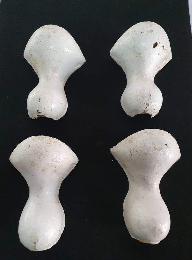 4 X VICTORIAN ERA HEAVY CAST IRON BATH TUB LEGS.